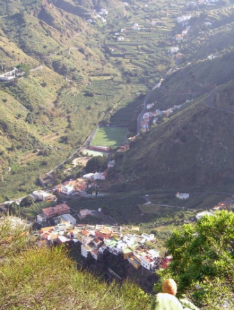 Blick ins Tal, unten Ibo Alfaro